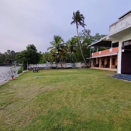 Wind &Waves Apartamento Kollam Exterior foto