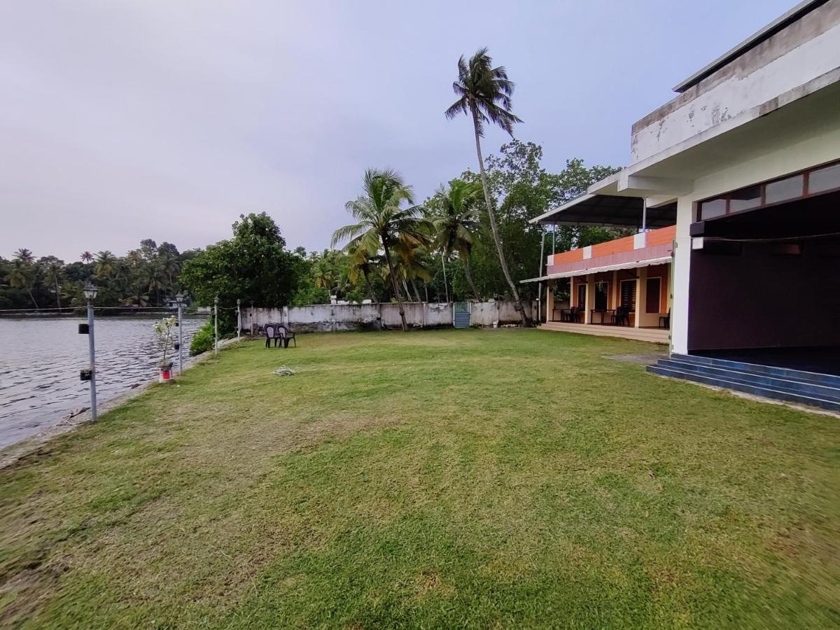 Wind &Waves Apartamento Kollam Exterior foto
