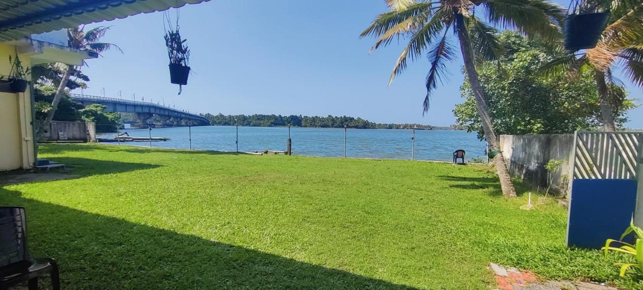 Wind &Waves Apartamento Kollam Exterior foto